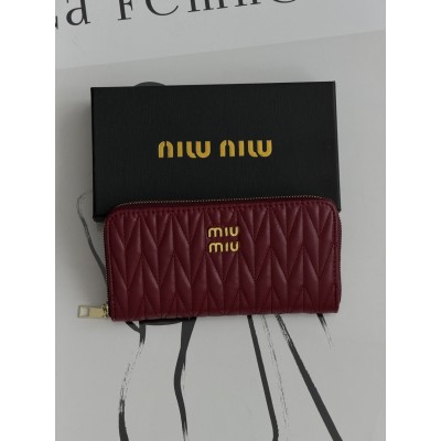Гаманець Miu Miu жіночий великий бордовий стьобаний Гаманець Miu Miu жіночий великий бордовий стьобаний