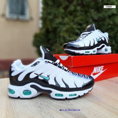 Nike Air Max Plus TN белые с черным и зеленым, Размер 45