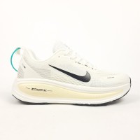 Nike Vomero 18 Plus білі з бежевим, Розмір 38