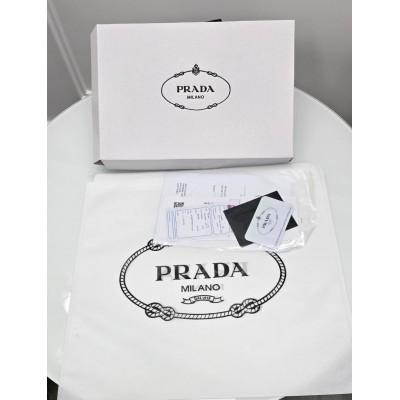 Фірмова упаковка Prada, упаковка на подарунок. Подарункова брендова упаковка Прада Фірмова упаковка Prada, упаковка на подарунок. Подарункова брендова упаковка Прада