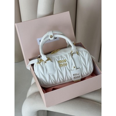 Сумка жіноча Miu Miu Arcadie Matelassé білий крос боді Міу Міу Сумка жіноча Miu Miu Arcadie Matelassé білий крос боді Міу Міу