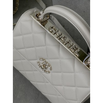 Сумка жіноча Chanel Trendy CC Lambskin Premium молочний Шанель