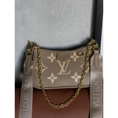 Жіноча сумка Louis Vuitton Bolsa Easy Pouch On Strap бежевий клатч + лого через плече