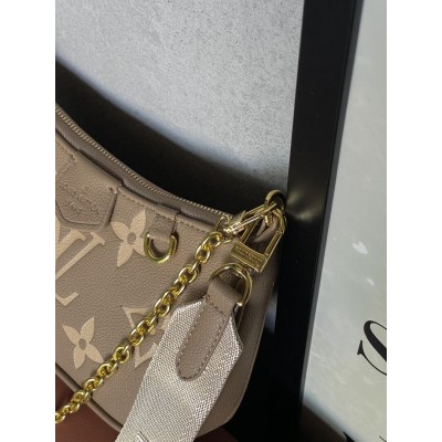Жіноча сумка Louis Vuitton Bolsa Easy Pouch On Strap бежевий клатч + лого через плече