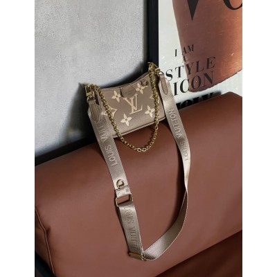 Жіноча сумка Louis Vuitton Bolsa Easy Pouch On Strap бежевий клатч + лого через плече