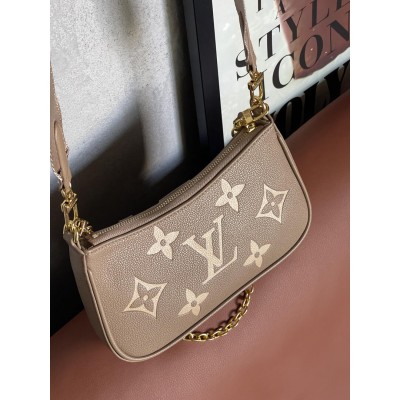 Жіноча сумка Louis Vuitton Bolsa Easy Pouch On Strap бежевий клатч + лого через плече
