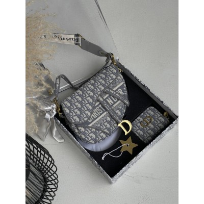 Жіноча сумка сідло Крістіан Діор світло-сірий. Подарунковий набір Dior Saddle жіночий 4 предмети