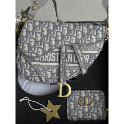 Жіноча сумка сідло Крістіан Діор світло-сірий. Подарунковий набір Dior Saddle жіночий 4 предмети