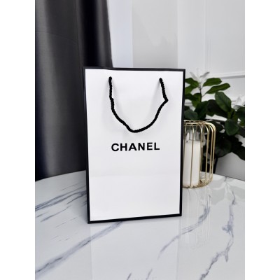 Фірмова упаковка невеликий пакет Chanel упаковка на подарунок. Подарункова брендова упаковка Шанель Фірмова упаковка невеликий пакет Chanel упаковка на подарунок. Подарункова брендова упаковка Шанель