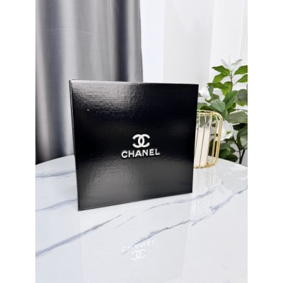Фірмова упаковка коробки Chanel, упаковка на подарунок. Подарункова брендова упаковка Шанель Фірмова упаковка коробки Chanel, упаковка на подарунок. Подарункова брендова упаковка Шанель