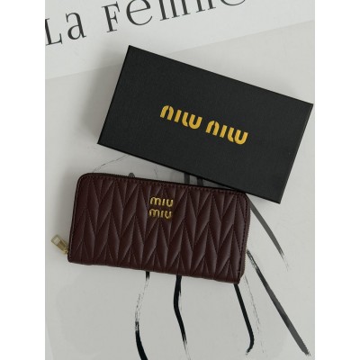Гаманець Miu Miu жіночий великий шоколадний стьобаний Гаманець Miu Miu жіночий великий шоколадний стьобаний