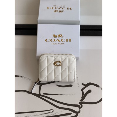 Кошелек женский Coach mini Quilted Pillow Essential Zip мини белый Коуч Кошелек женский Coach mini Quilted Pillow Essential Zip мини белый Коуч