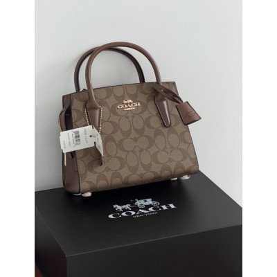 Женская сумка Coach Andrea Carryall бежевый через плече Коуч