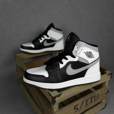 Nike Air Jordan 1 білі з чорним і сірим, Розмір 45