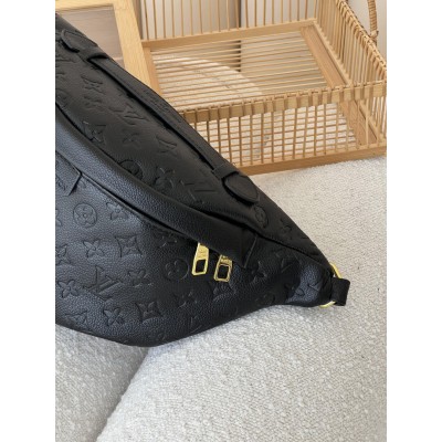 Жіноча бананка Louis Vuitton через плече чорний стьобаний , поясна бананка Луї Віттон