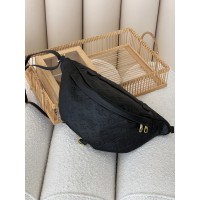 Жіноча бананка Louis Vuitton через плече чорний стьобаний , поясна бананка Луї Віттон
