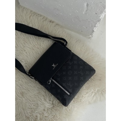 Чоловіча сумка месенджер Louis Vuitton через плече чорний класичний Луї Віттон Чоловіча сумка месенджер Louis Vuitton через плече чорний класичний Луї Віттон