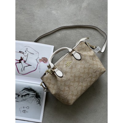 Женская сумка Coach Georgia Satchel Bag бело-бежевый Коуч через плечо