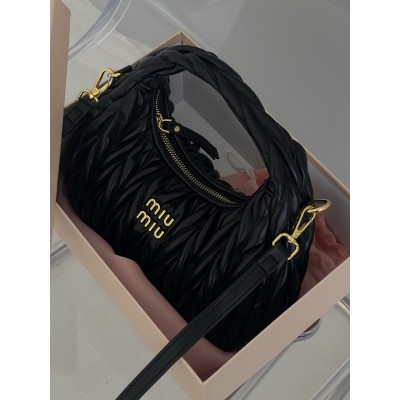 Сумка жіноча Miu Miu Wander Matelassé Nappa Leather Hobo Bag чорний хобо Міу Міу