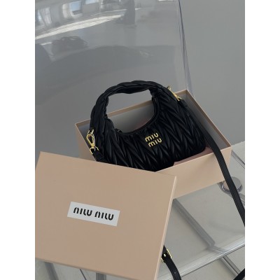 Сумка жіноча Miu Miu Wander Matelassé Nappa Leather Hobo Bag чорний хобо Міу Міу Сумка жіноча Miu Miu Wander Matelassé Nappa Leather Hobo Bag чорний хобо Міу Міу
