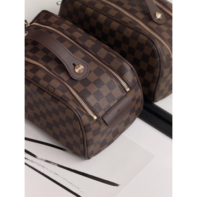 Жіноча косметичка Louis Vuitton Dopp Kit коричневий в клітинку Луї Віттон