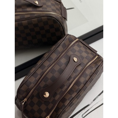 Жіноча косметичка Louis Vuitton Dopp Kit коричневий в клітинку Луї Віттон