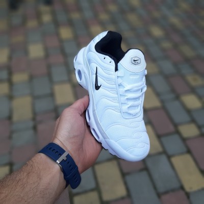 Nike Air Max Plus TN белые с черным, Размер 40