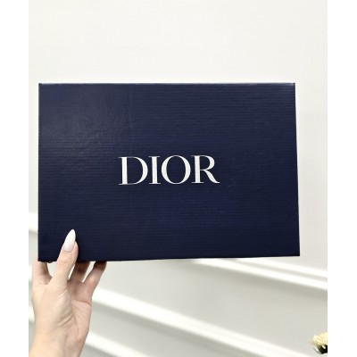Фірмова упаковка коробка Christian Dior, упаковка на подарунок. Подарункова брендова упаковка Крістіан Діор Фірмова упаковка коробка Christian Dior, упаковка на подарунок. Подарункова брендова упаковка Крістіан Діор