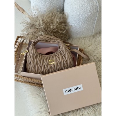 Сумка жіноча Miu Miu Wander Matelassé Nappa Leather Hobo Bag бежевий хобо Міу Міу Сумка жіноча Miu Miu Wander Matelassé Nappa Leather Hobo Bag бежевий хобо Міу Міу