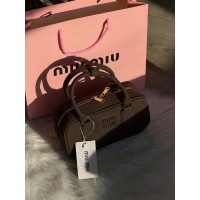 Сумка жіноча Miu Miu Arcadie Matelassé кавовий крос боді Міу Міу