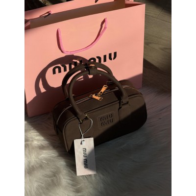 Сумка жіноча Miu Miu Arcadie Matelassé кавовий крос боді Міу Міу Сумка жіноча Miu Miu Arcadie Matelassé кавовий крос боді Міу Міу
