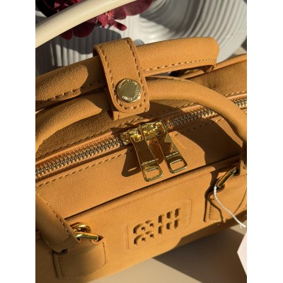 Сумка жіноча Miu Miu Arcadie Matelassé карамельний крос боді Міу Міу