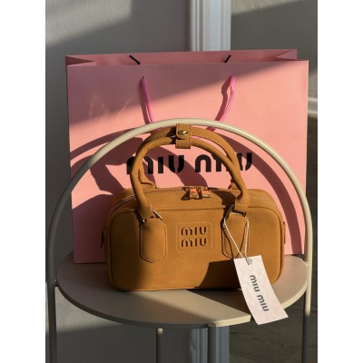 Сумка жіноча Miu Miu Arcadie Matelassé карамельний крос боді Міу Міу Сумка жіноча Miu Miu Arcadie Matelassé карамельний крос боді Міу Міу