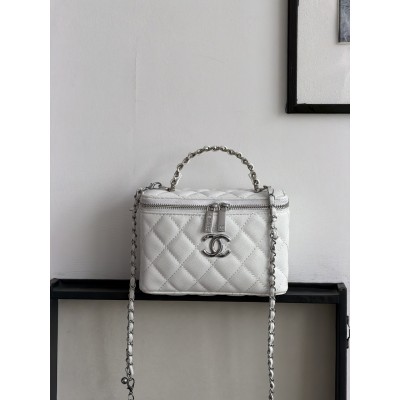 Сумка жіноча клатч Chanel класична Lambskin білий у сріблі Шанель Сумка жіноча клатч Chanel класична Lambskin білий у сріблі Шанель