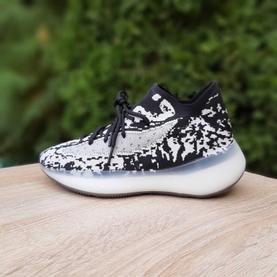Adidas Yeezy Boost 380 білі з чорним, Розмір 42 Adidas Yeezy Boost 380 білі з чорним, Розмір 42