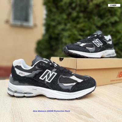 New Balance 2002R Protection Pack чорні з білим, Розмір 41