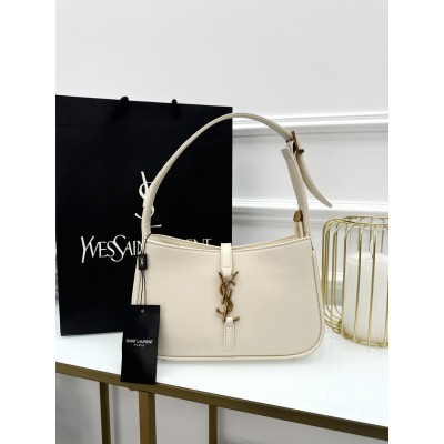 Жіноча сумка Yves Saint Laurent YSL Ів Сен Лоран молочний клатч Жіноча сумка Yves Saint Laurent YSL Ів Сен Лоран молочний клатч