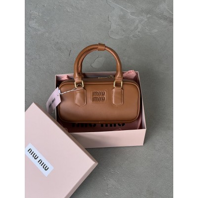 Сумка жіноча Miu Miu Arcadie Leather Bag коричневий крос боді Міу Міу Сумка жіноча Miu Miu Arcadie Leather Bag коричневий крос боді Міу Міу