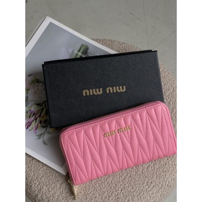 Гаманець жіночий Miu Miu малиновий стьобаний великий Міу Міу Гаманець жіночий Miu Miu малиновий стьобаний великий Міу Міу