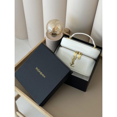 Жіноча сумка Yves Saint-Laurent Gaby Vanity Lacquered Leather Shoulder Bag YSL барило біле Ів Сен Лоран Жіноча сумка Yves Saint-Laurent Gaby Vanity Lacquered Leather Shoulder Bag YSL барило біле Ів Сен Лоран
