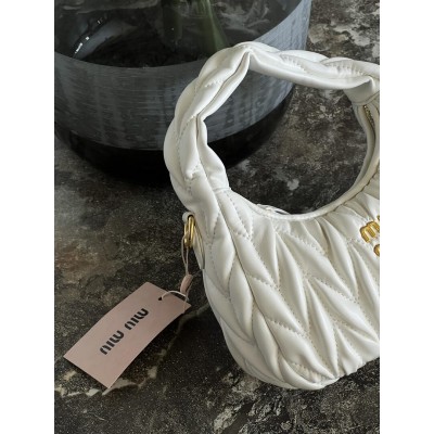 Сумка жіноча Miu Miu Wander Matelassé Nappa Leather білий хобо Міу Міу