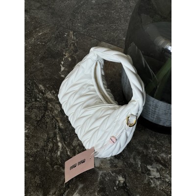 Сумка жіноча Miu Miu Wander Matelassé Nappa Leather білий хобо Міу Міу