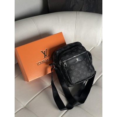 Чоловіча сумка месенджер Louis Vuitton через плече чорний Луї Віттон Чоловіча сумка месенджер Louis Vuitton через плече чорний Луї Віттон