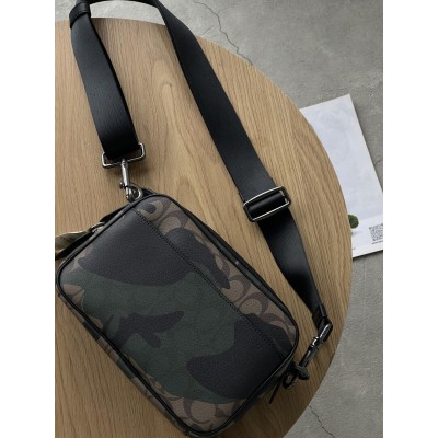 Чоловічі сумки COACH GRAHAM CROSSBODY через плече хакі з камуфляжним принтом Коуч