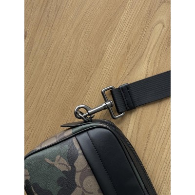 Чоловічі сумки COACH GRAHAM CROSSBODY через плече хакі з камуфляжним принтом Коуч