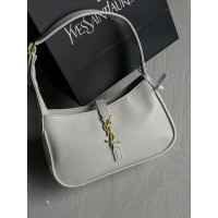 Женская сумка клатч Yves Saint-Laurent Hobo Le 5 À 7 YSL молочный хобо Ив Сен Лоран
