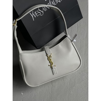 Жіноча сумка клатч Yves Saint-Laurent Hobo Le 5 À 7 YSL молочний хобо Ів Сен Лоран Жіноча сумка клатч Yves Saint-Laurent Hobo Le 5 À 7 YSL молочний хобо Ів Сен Лоран