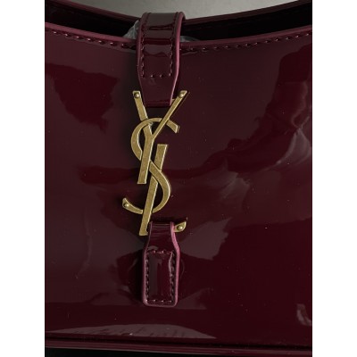 Жіноча сумка Yves Saint-Laurent Hobo Le 5 À 7 YSL бордовий лаковий хобо Ів Сен Лоран