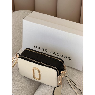 Сумка жіноча Marc Jacobs The Snapshot молочний на широкому ремені крос боді Марк Джейкобс