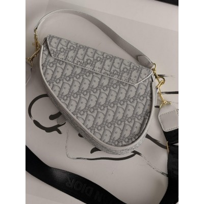 Жіноча сумка сідло Dior Saddle Bag світло-сірий маленька сумочка Діор